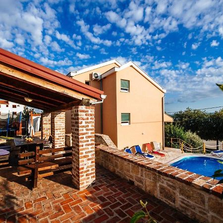 Splendid Holiday Home In Jasenice Масленица Экстерьер фото
