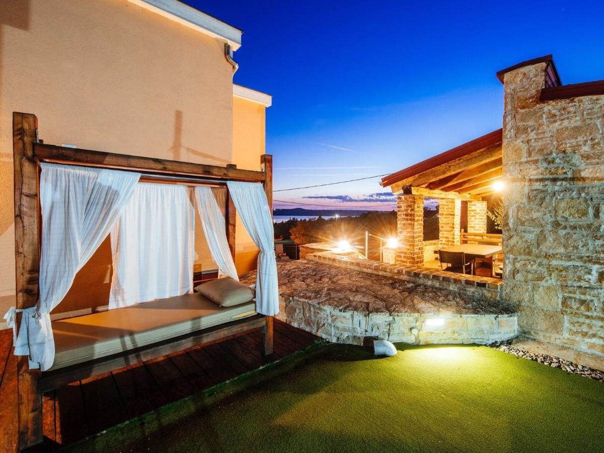 Splendid Holiday Home In Jasenice Масленица Экстерьер фото