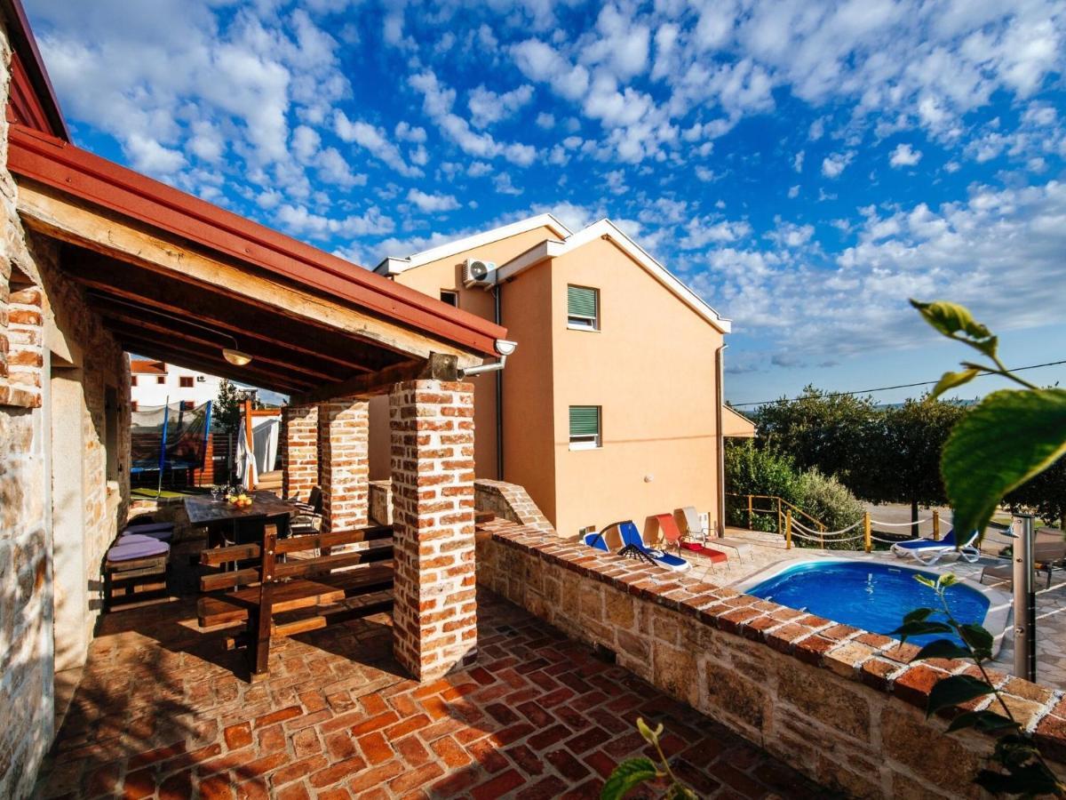 Splendid Holiday Home In Jasenice Масленица Экстерьер фото