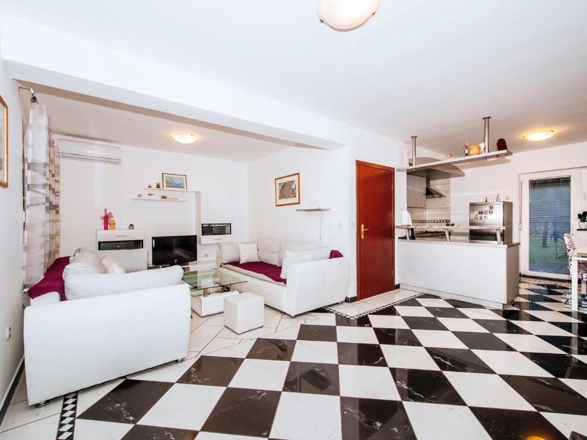 Splendid Holiday Home In Jasenice Масленица Экстерьер фото