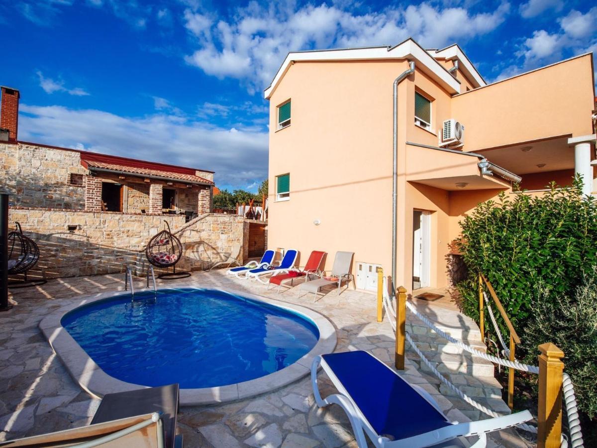 Splendid Holiday Home In Jasenice Масленица Экстерьер фото