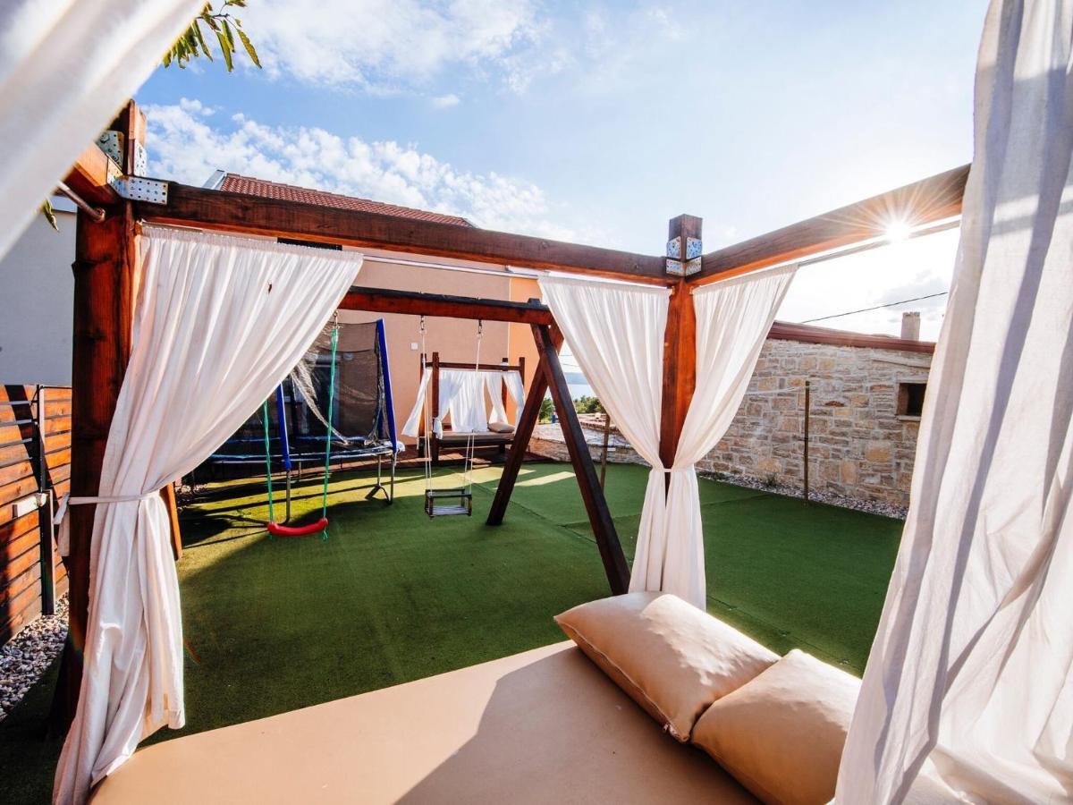 Splendid Holiday Home In Jasenice Масленица Экстерьер фото